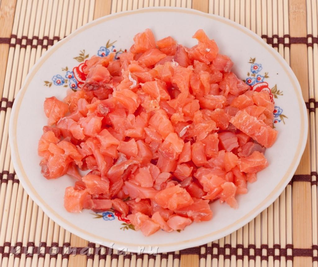 Салат с красной рыбой и икрой